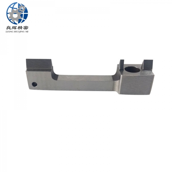 五金零件非標定制1. Common equipment for Lianghui mechanical processing The commonly used equipment for Lianghui Mechanical Processing generally includes CNC milling machines, CNC grinders, CNC lathes, EDM machines, external cylindrical grinders, internal cylindri